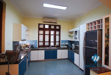 A 6 bedroom house with big yard for rent in Au co, Tay ho